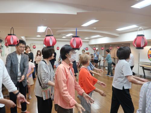 盆踊りの様子