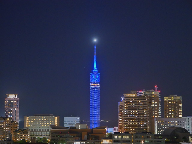 福岡タワーのブルーライトアップの様子（その3）