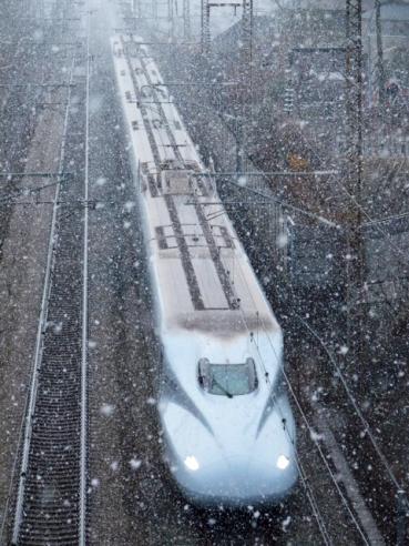 「雪の新幹線」の拡大画像