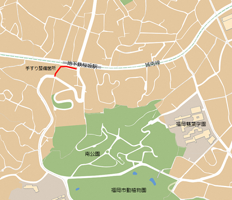 地下鉄桜坂駅近くにおいて，手すりを整備した急な坂道の位置図