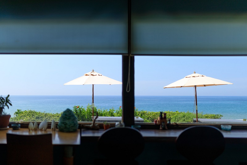 画像：カフェから海が見える様子