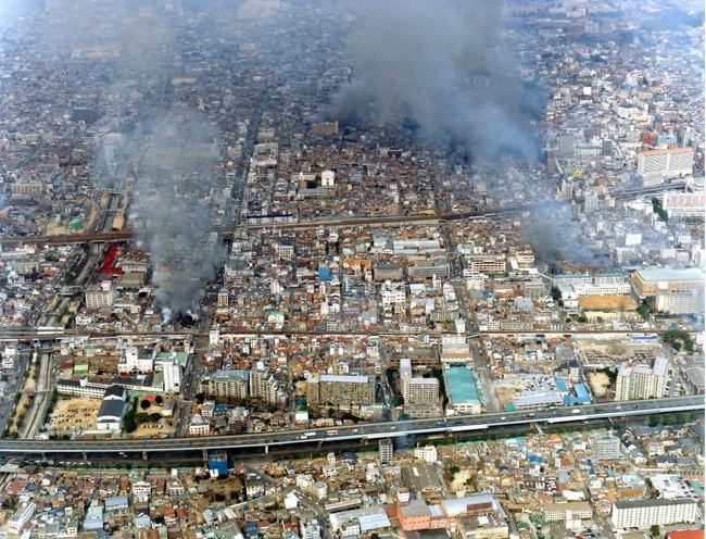 神戸市提供の阪神・淡路大震災の被害写真３（街の全景）