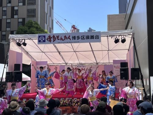 令和７年度博多区演舞台の様子（踊り）
