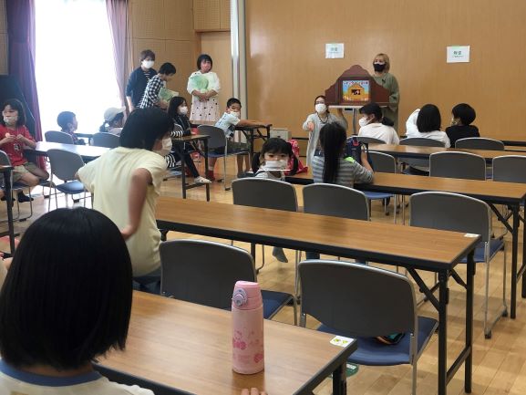 公民館で過ごす子どもたちの様子