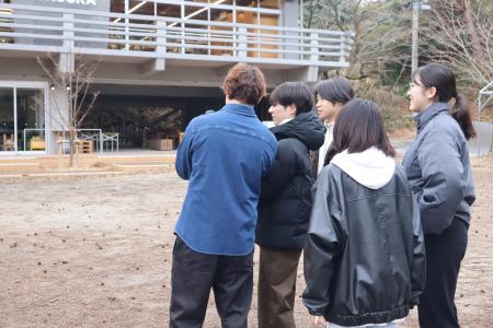 学生が撮影している様子