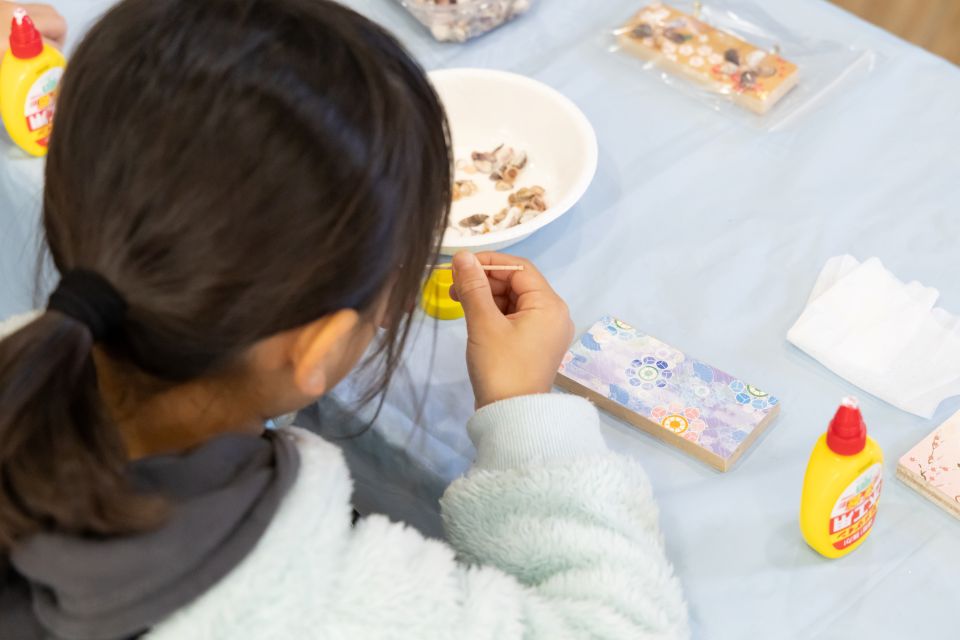 ワークショップをする子供