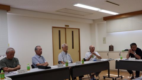 画像：懇談中の様子