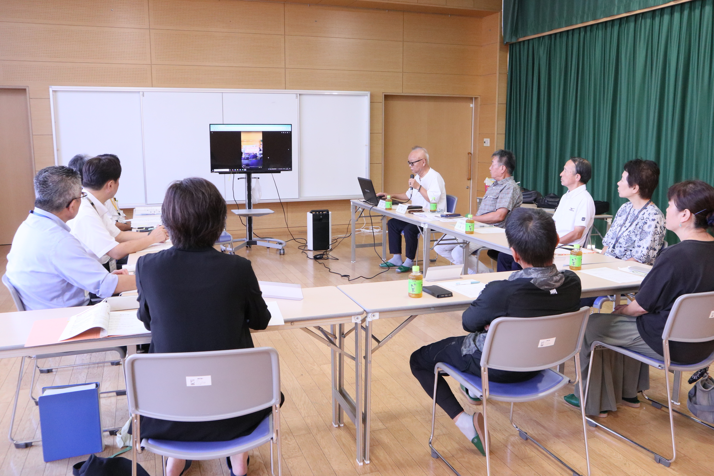 画像：懇談中の様子