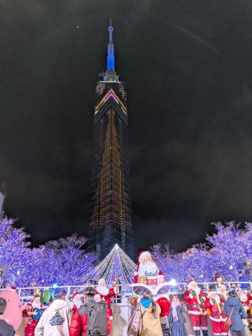 オレンジのクリスマスツリーの福岡タワー