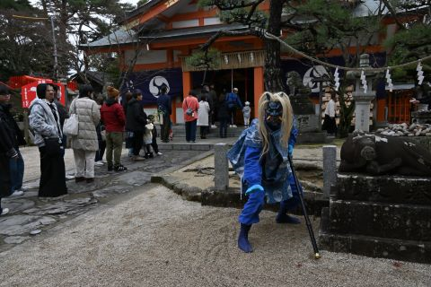 青鬼が待ち構えています