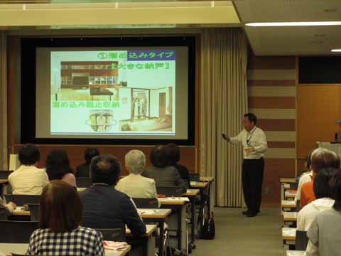 画像：金融経済講座の様子の近景