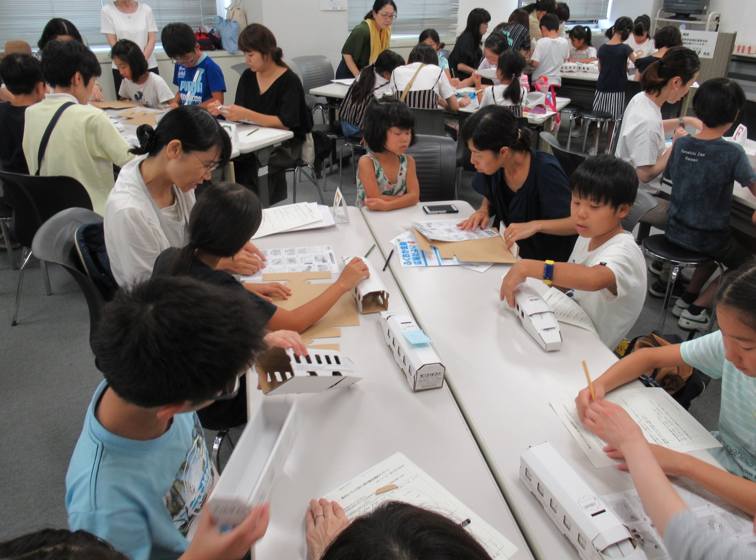 画像：平成30年『親子で学ぶお金の話～物やお金の大切さを楽しく学ぼう～』の様子6