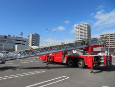イベントに使用されたはしご車の写真