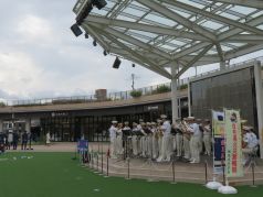 演奏を行う福岡市消防音楽隊の写真