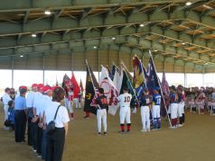 選手宣誓を行っている様子の写真