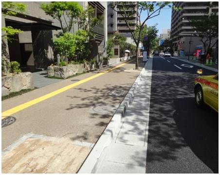 バリアフリー整備後の道路の写真