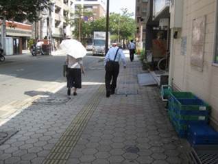 バリアフリー整備前の道路の写真