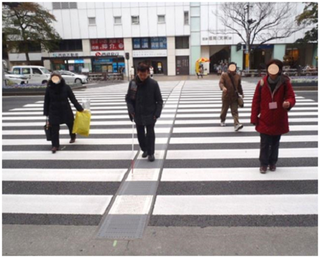 エスコートゾーン整備後の横断歩道の写真