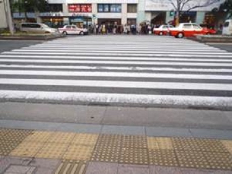 エスコートゾーン整備前の横断歩道の写真