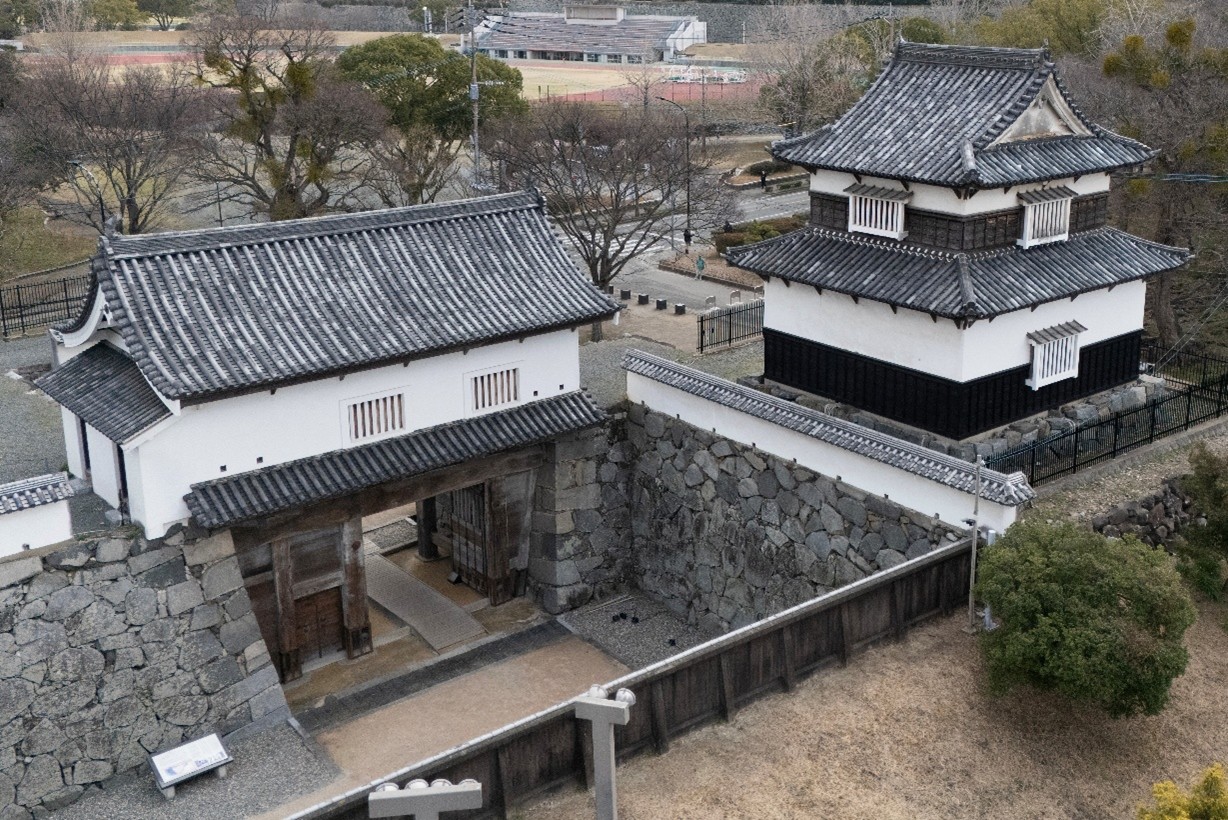 福岡城跡に復元された下ノ橋御門前の枡形の構造