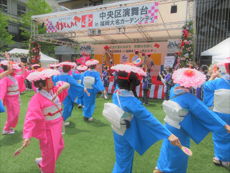 R7中央区演舞台写真1