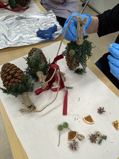 プリザーブドフラワーアレンジメント講座の様子