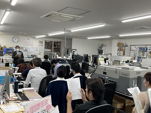人権学習の様子。西日本ビジネス印刷の写真。