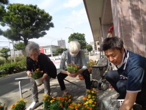 アットホーム福岡の花植え