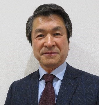 德成晃隆委員の顔写真
