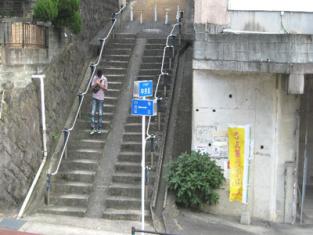 南区と中央区の境の階段道