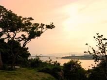 名島城址の夕日の写真