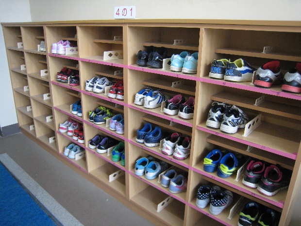 長丘小学校の靴箱の様子の画像４
