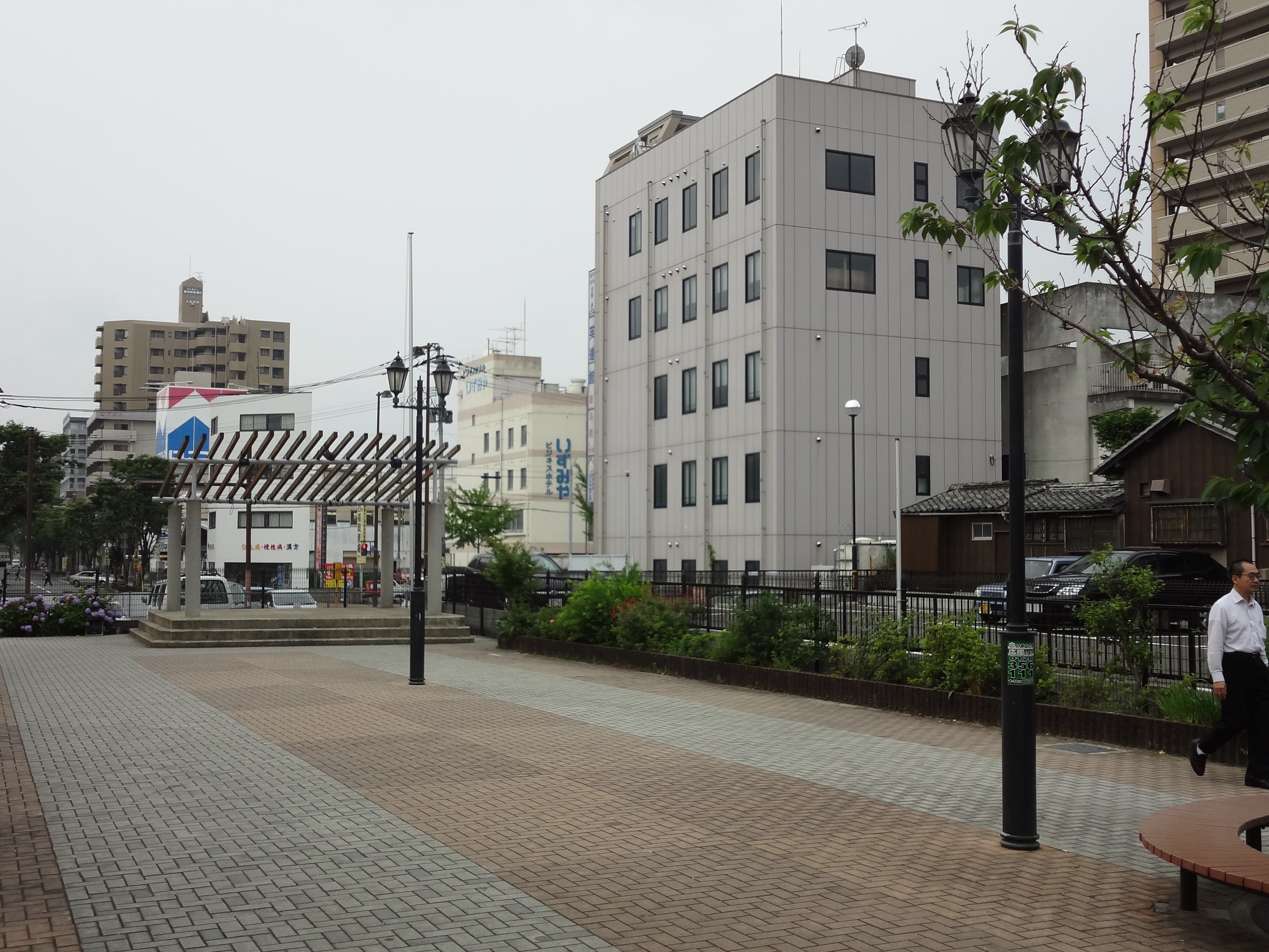 姪浜買物広場の風景