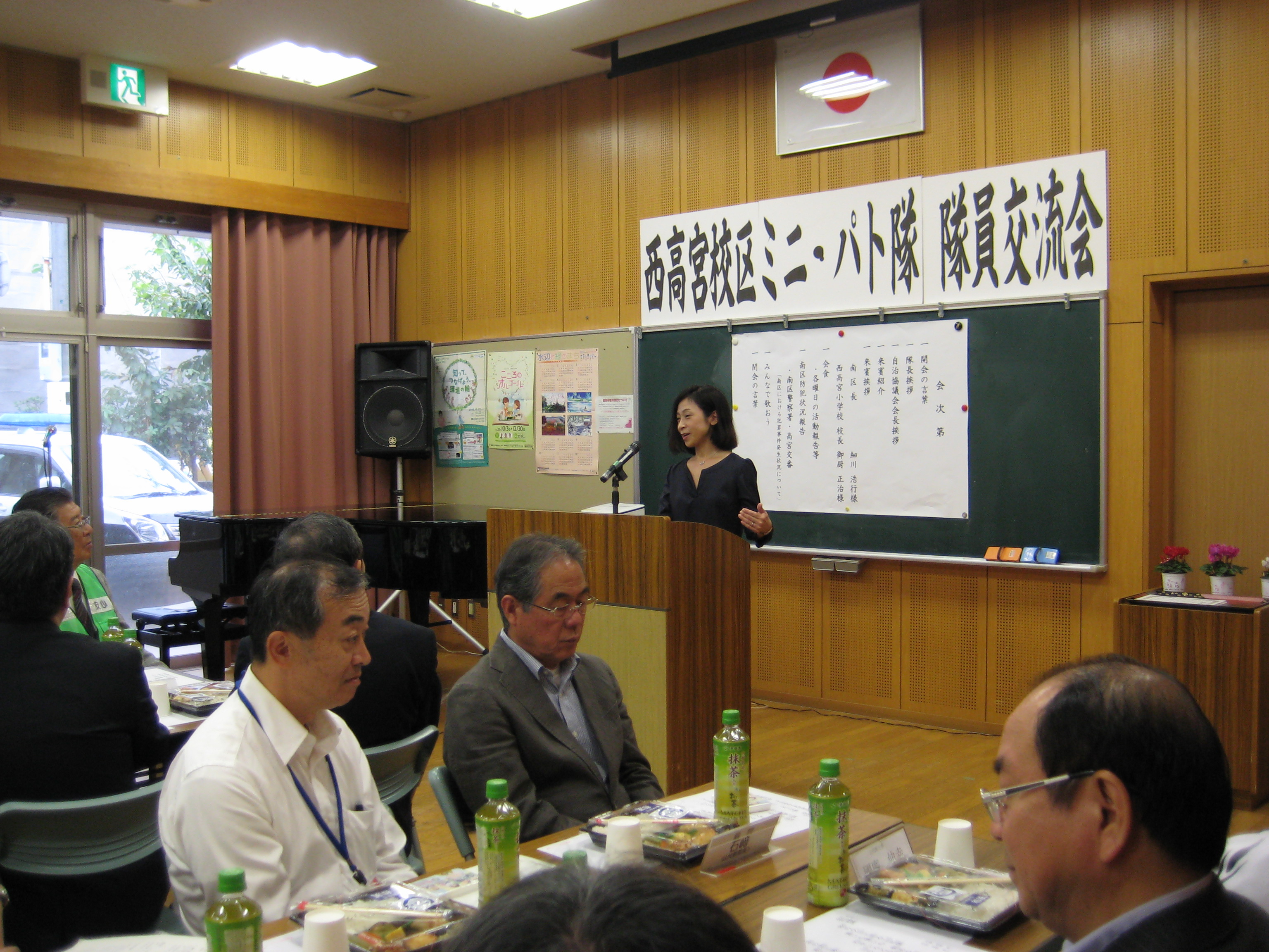 表彰者の代表の赤塚美穂子さんがあいさつしている画像