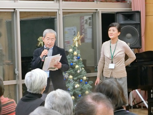 司会の白石雅則さんと男女共同参画協議会会長の坂本三紀子さん