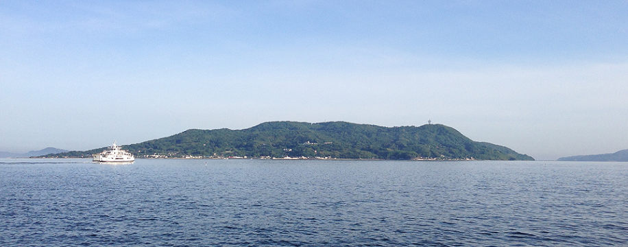 画像：能古島を海から撮影