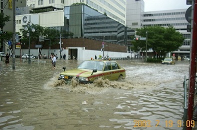 博多駅前の浸水被害状況の写真