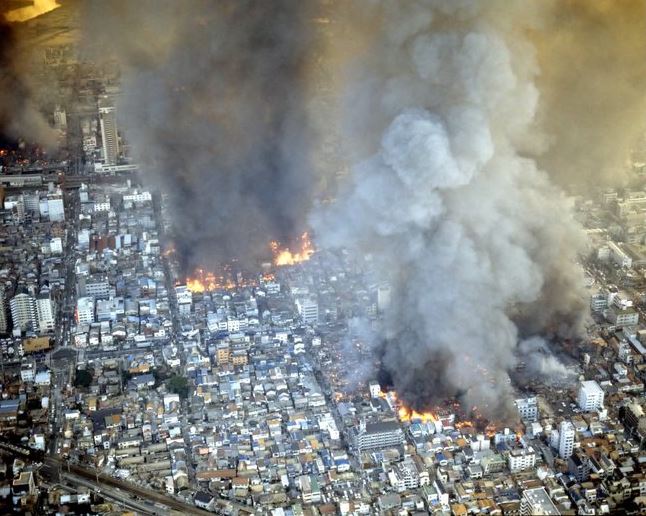 神戸市提供の阪神・淡路大震災の被害写真８（火事の様子）