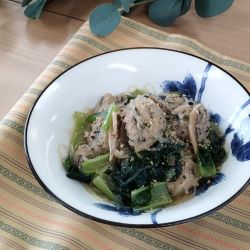 ひじき入り肉団子と小松菜の中華うま煮の写真