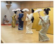 写真：博多芸妓による舞の様子