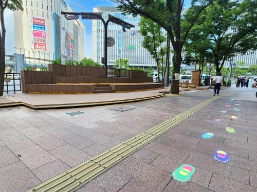 休憩スポットの整備事例(博多駅前)