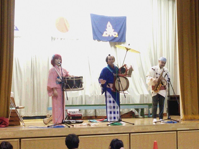 ちんどん屋さんのパフォーマンス