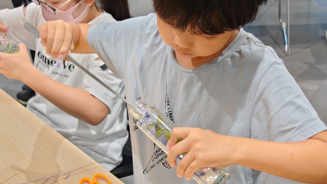 ワークショップに参加する子ども