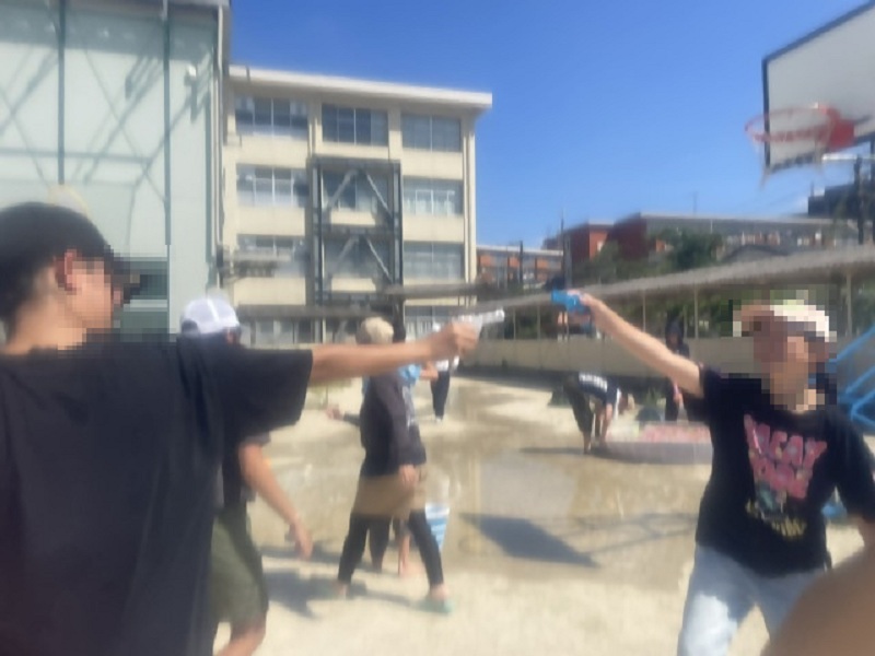 ポイめがけて打ち合い