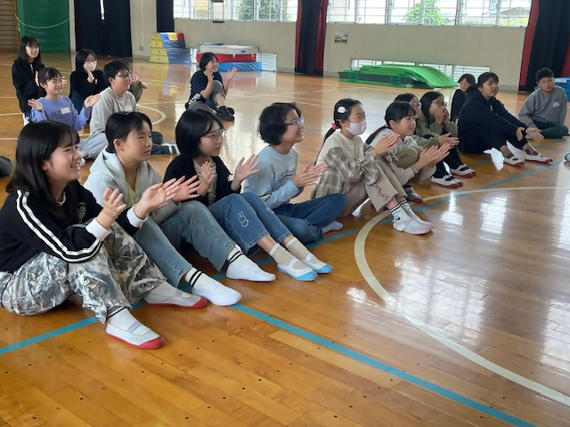 グーチョキパー　パーの時には手をたたく