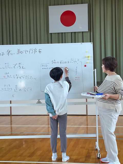自分の考えをきちんと人に伝えられるよう、考えをまとめて書く。