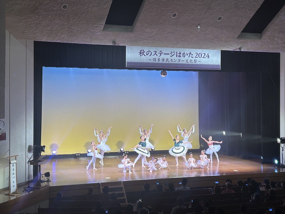 バレエダンスを披露する様子