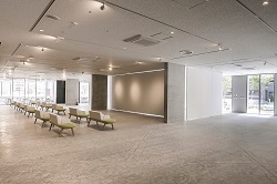 展示などが行えるひまわりひろば