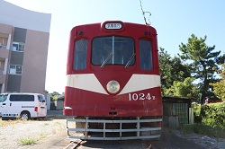 みつみ老人福祉保健施設の電車正面