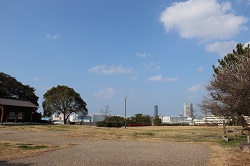 見晴らしのよい名島城址公園